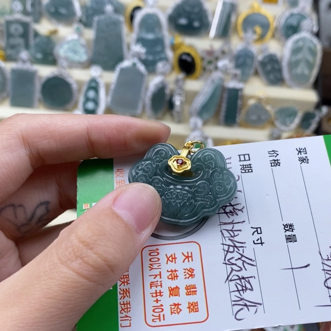 翡翠未镶嵌颈饰翡翠