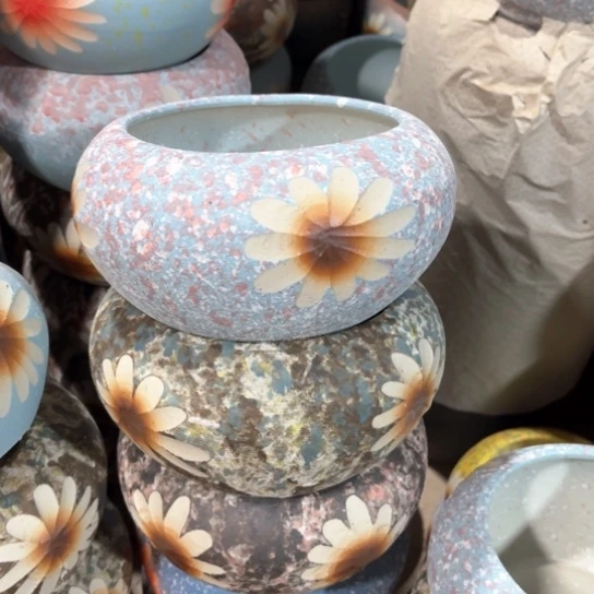 罐默认微瑕，有孔编号18-277