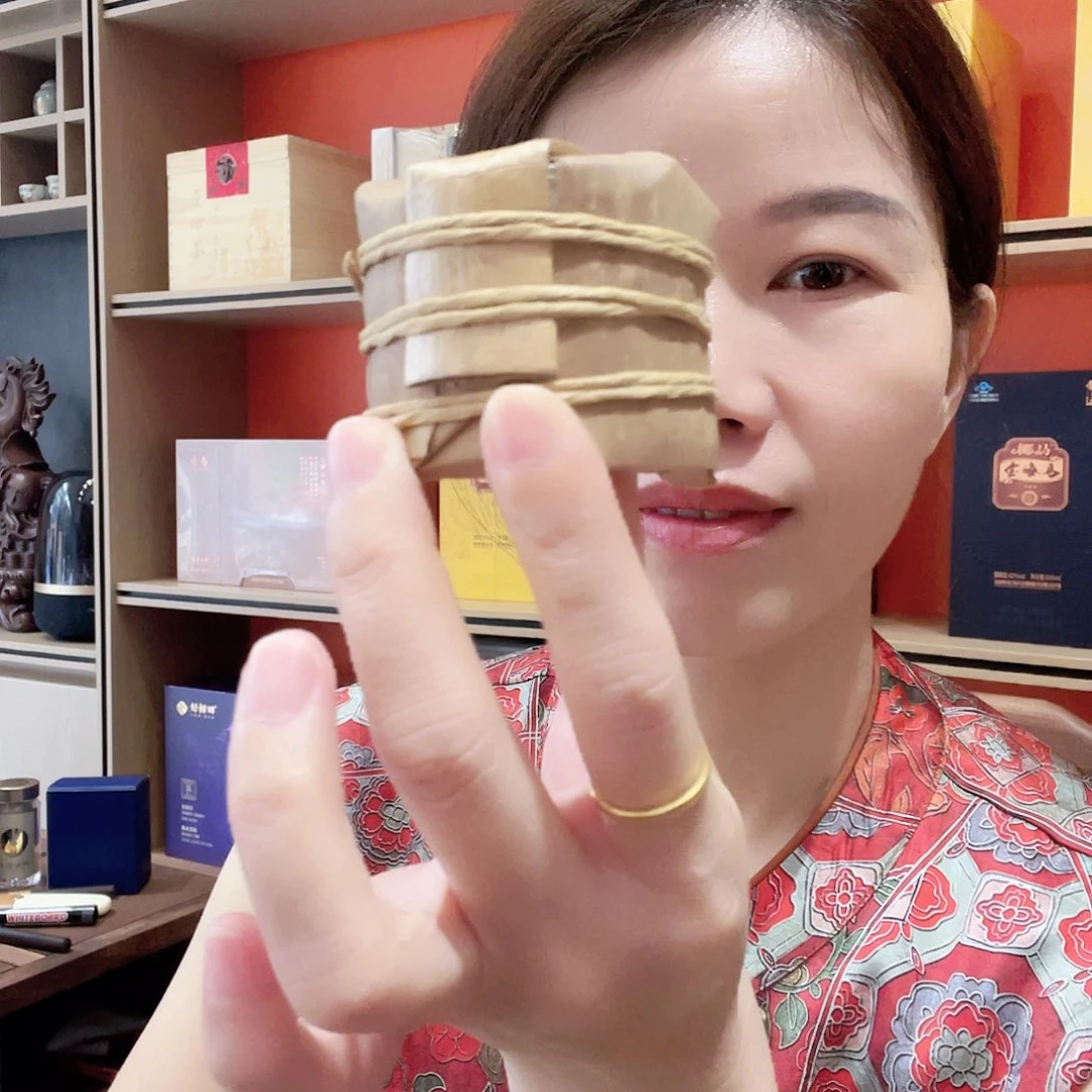 琉璃手工艺品冰岛小圆饼古树茶