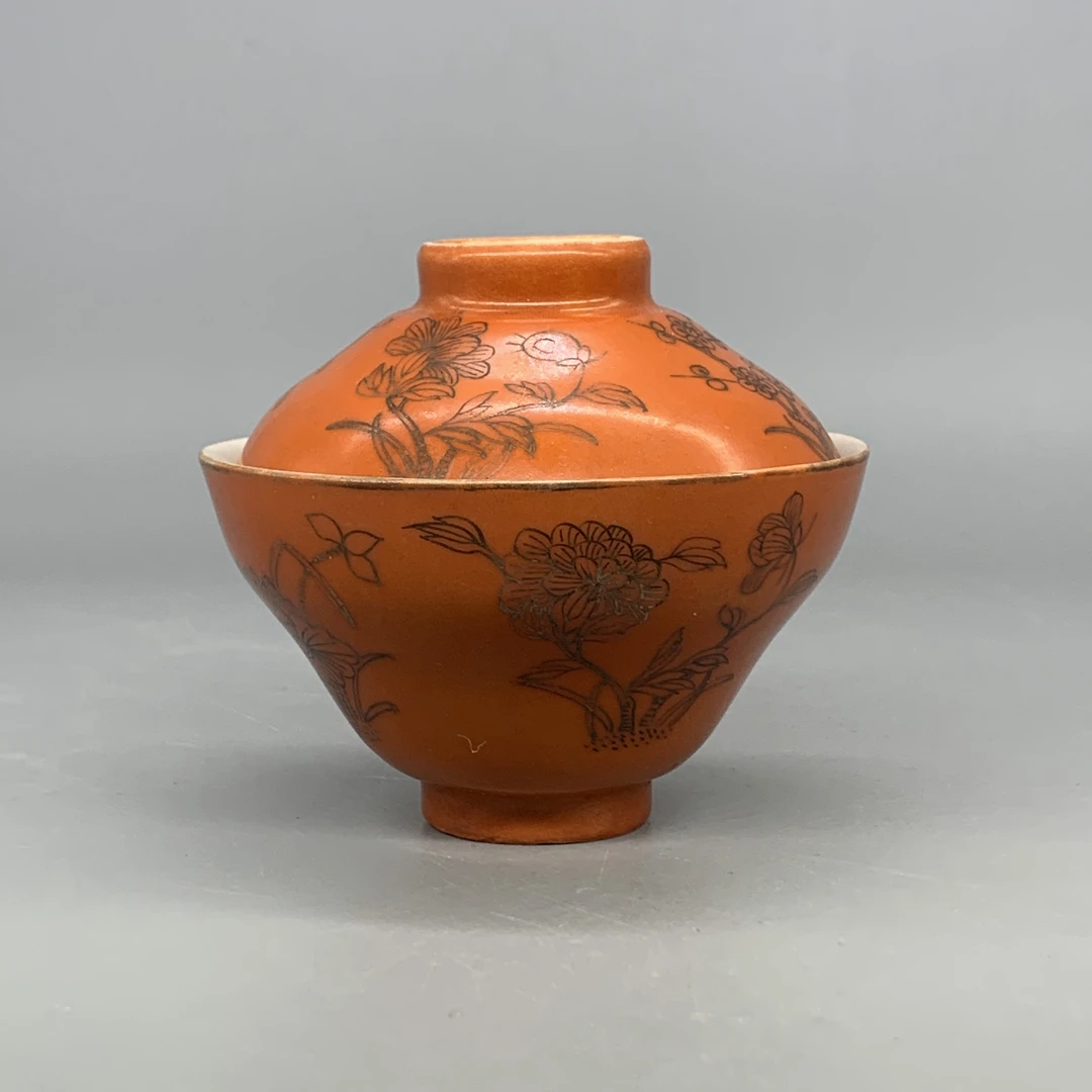 62511209*清末珊瑚瑚描金花卉纹盖碗/瓷器六/江苏省文物总店/Y