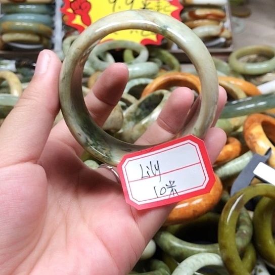 未镶嵌蛇纹石玉手镯L****、