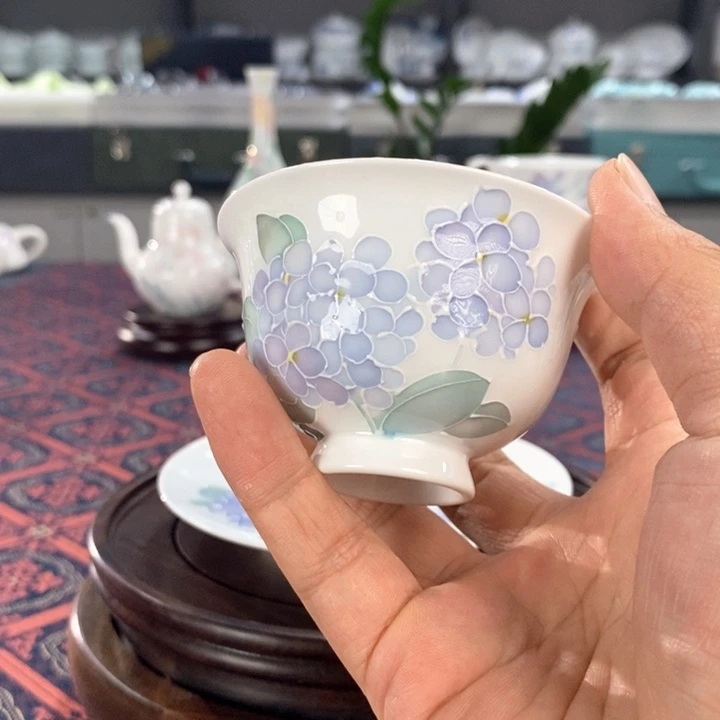 绣球花釉下品茗杯