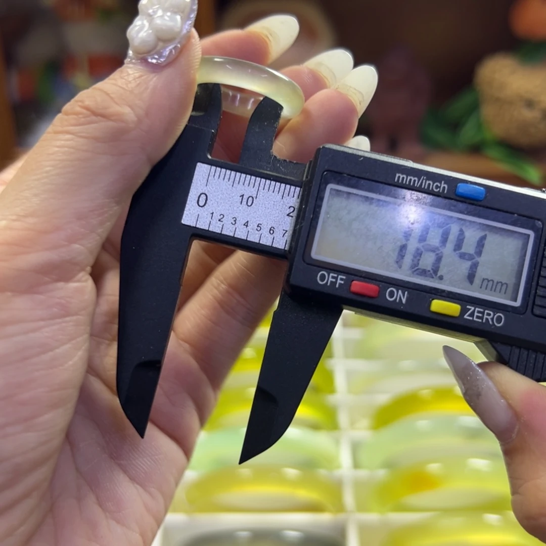 蛇纹石玉未镶嵌手镯60瑕疵