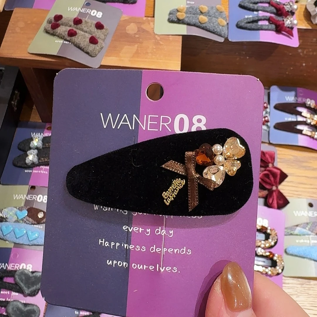 皮质非金属黑色夹子