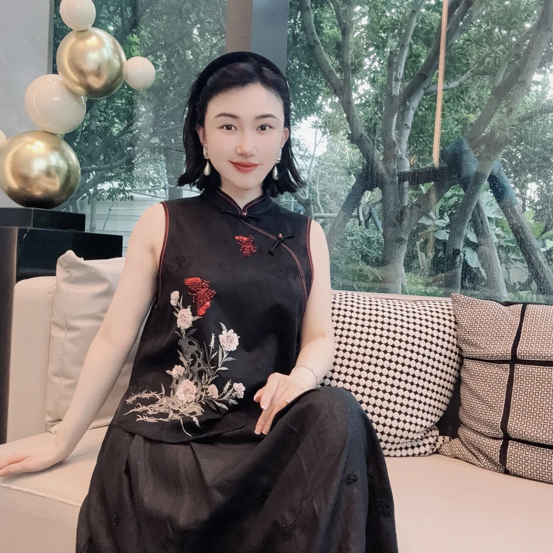 Betty Bairn【时光巷陌 · 香云纱】绢纺老料桑蚕丝刺绣马甲BW9717