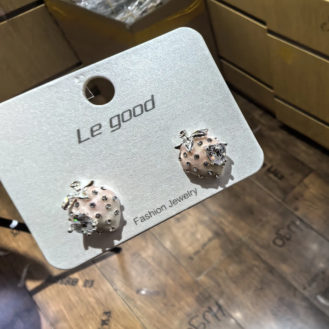 D357粉色小草莓闪闪耳钉耳饰