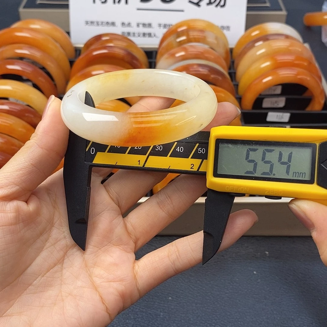 未镶嵌石英质玉（黄龙玉）手镯116号茄子山金沙老油红如血黄龙