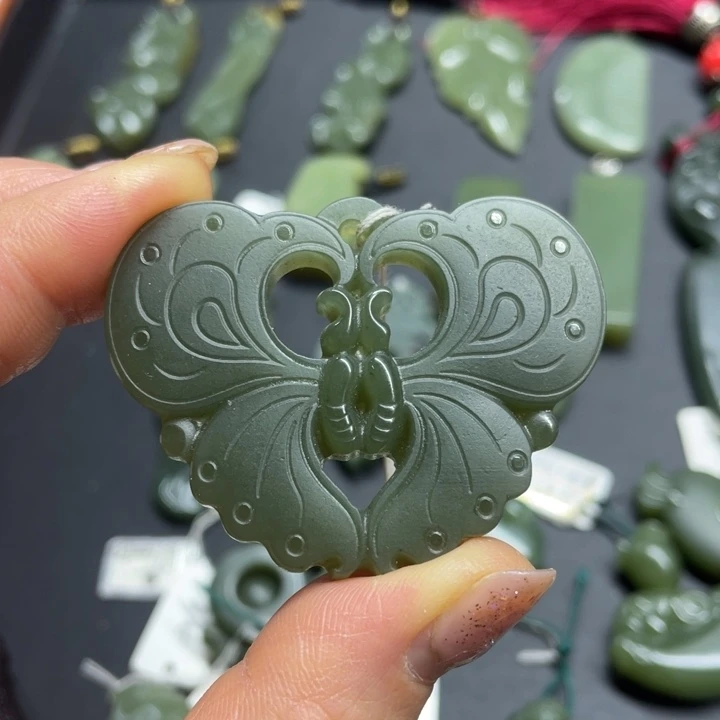 岫岩老玉（透闪石质玉）颈饰未镶嵌