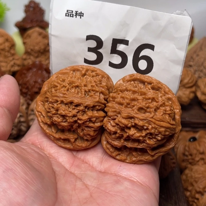 *****把件桃核南疆石。边45。 356