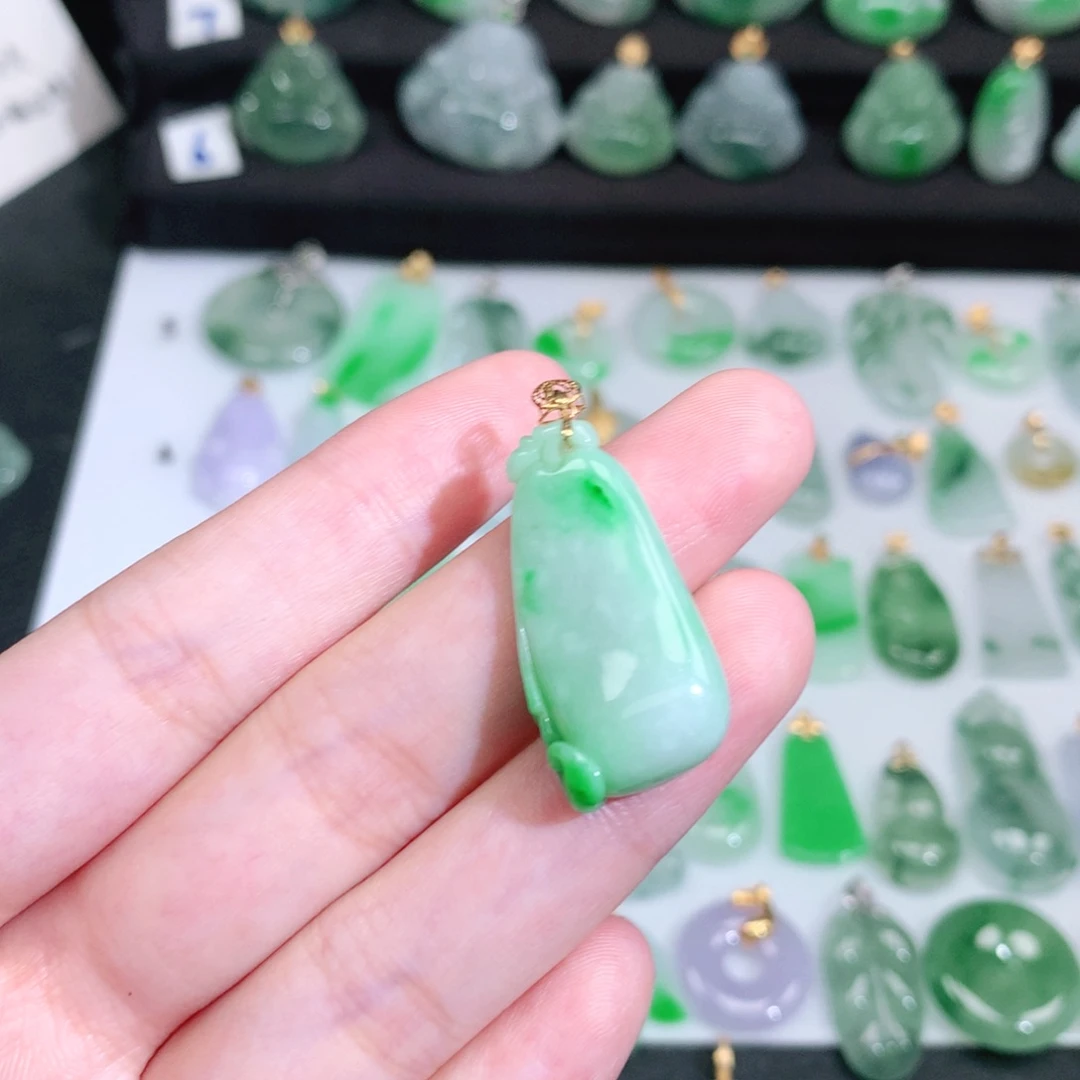 翡翠未镶嵌颈饰翡翠