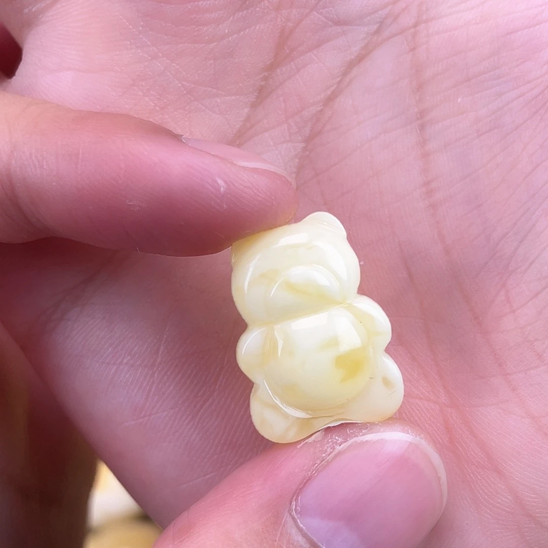 琥珀裸石未镶嵌蜜蜡