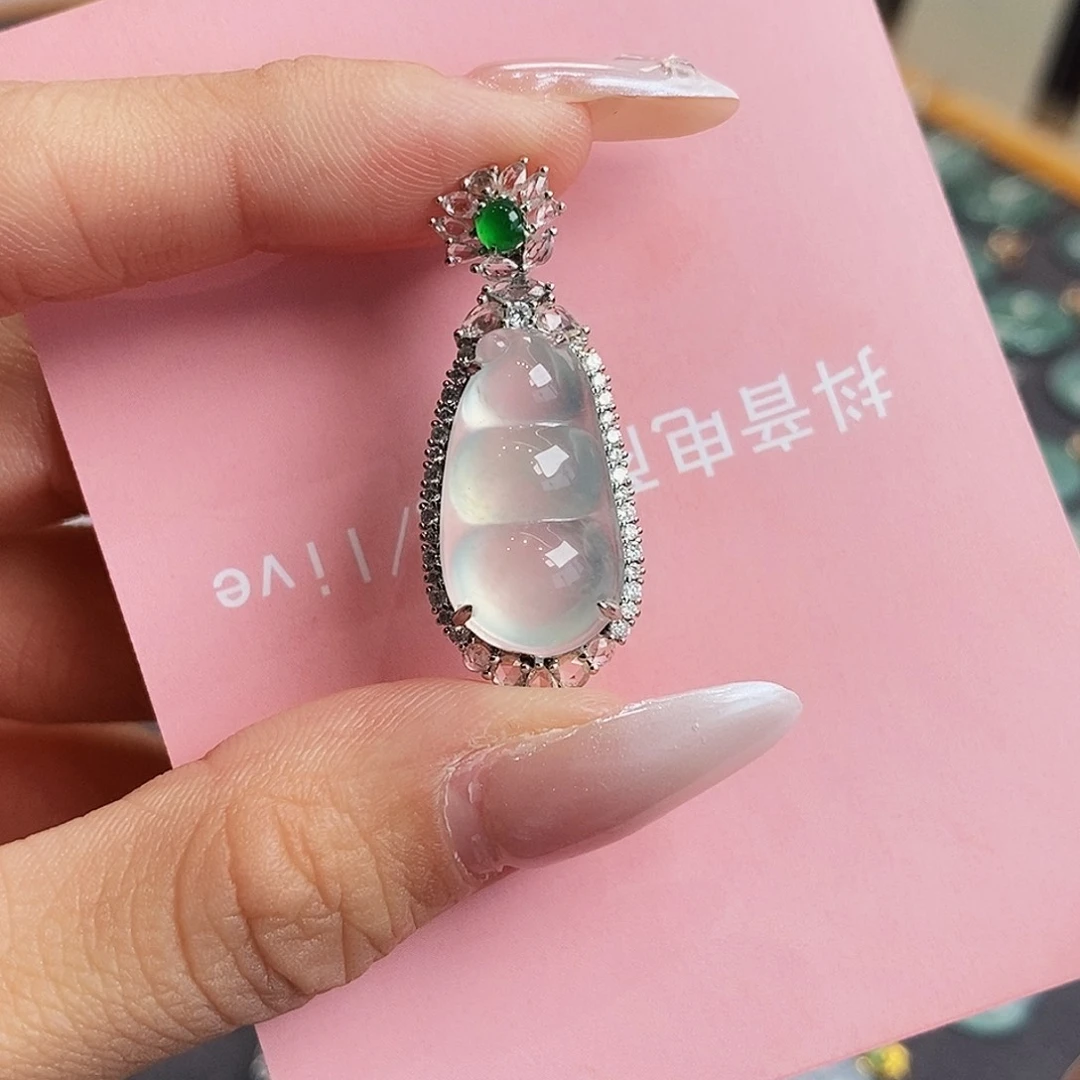 翡翠18K金镶嵌颈饰天然缅甸A货翡翠福豆