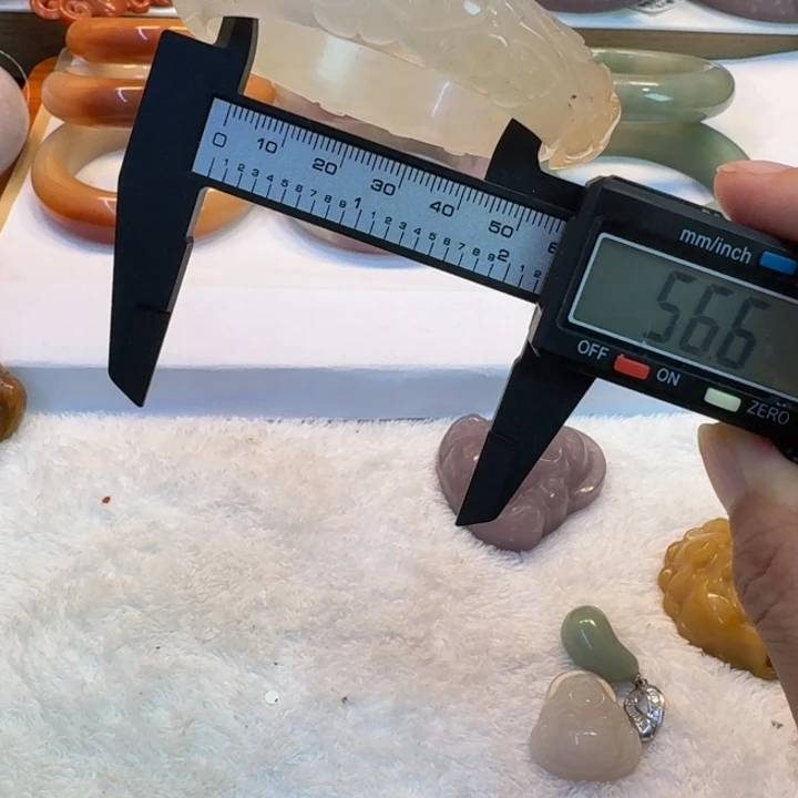 石英岩玉未镶嵌手镯