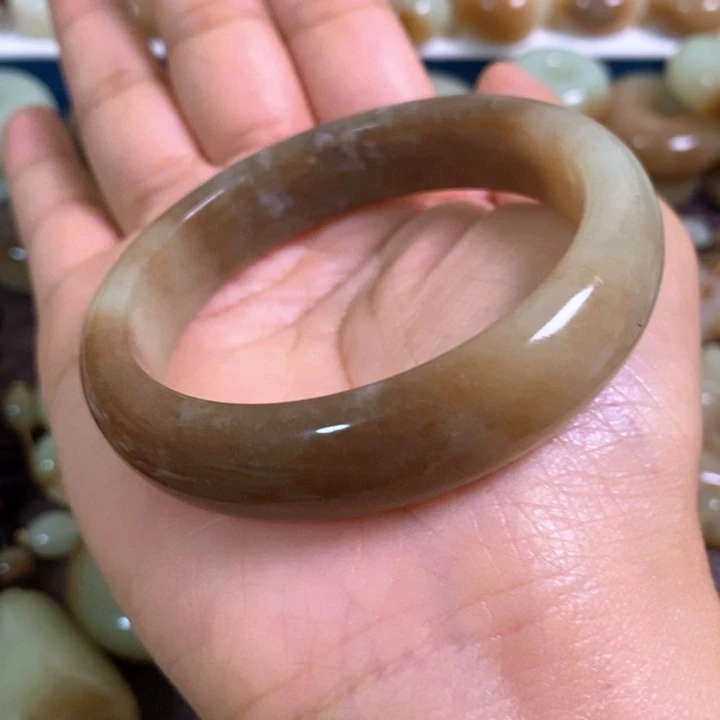 和田玉（糖玉）未镶嵌手镯