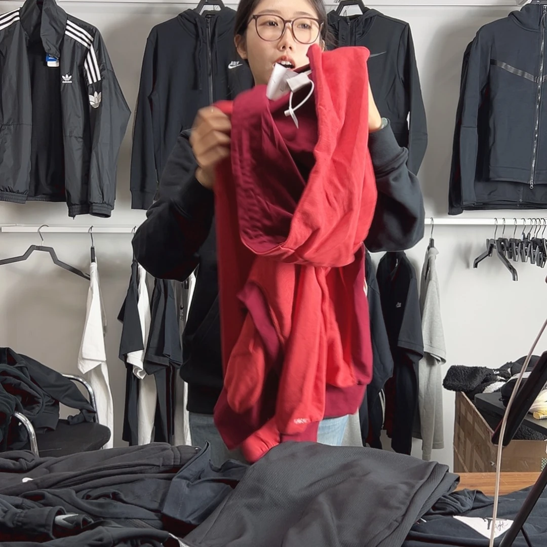 5737红色卫衣XL码150-170斤不退换