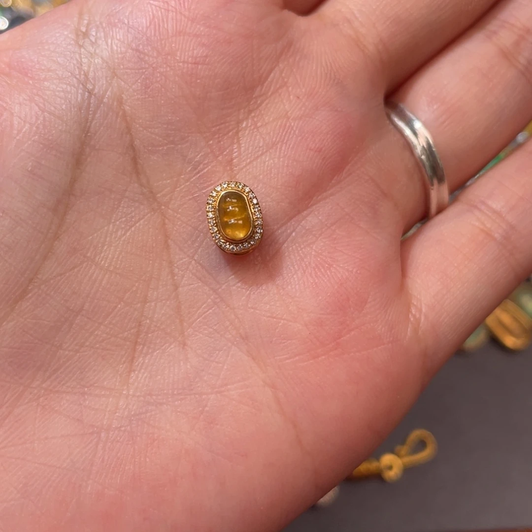 翡翠18K金镶嵌颈饰翡翠