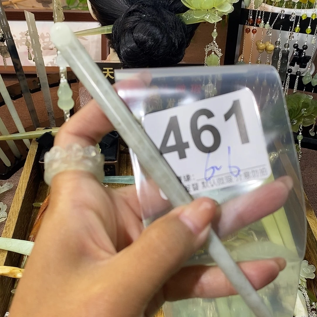 小***任未镶嵌蛇纹石玉发饰