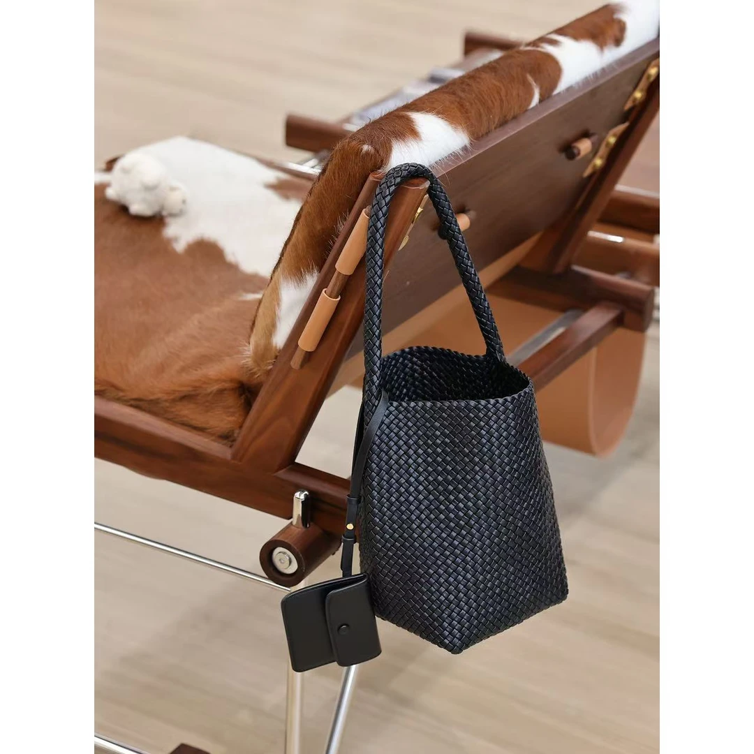 一只甜Undoux  甜的TR编织水桶包