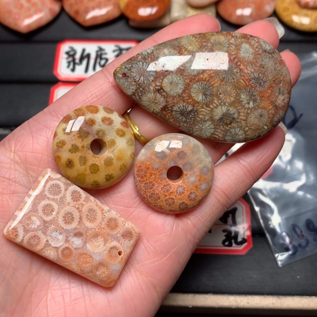 【闪购商品】硅化玉颈饰未镶嵌梨*