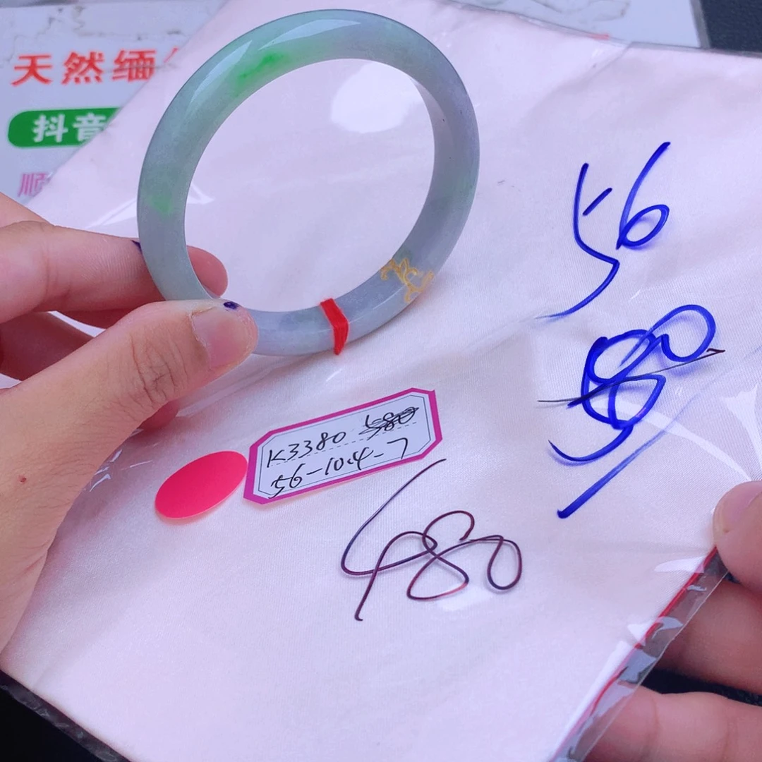 翡翠手镯未镶嵌翡翠