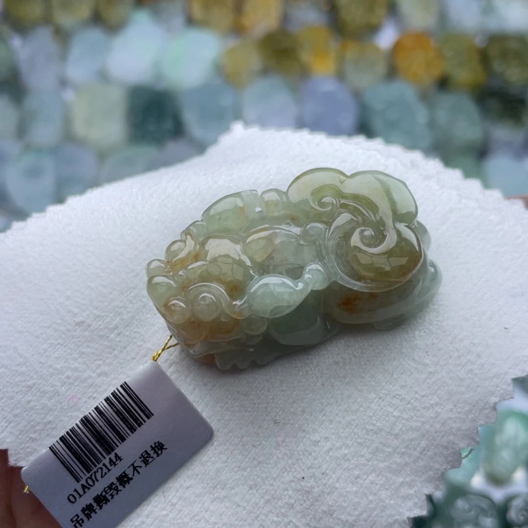 翡翠未镶嵌颈饰貔貅