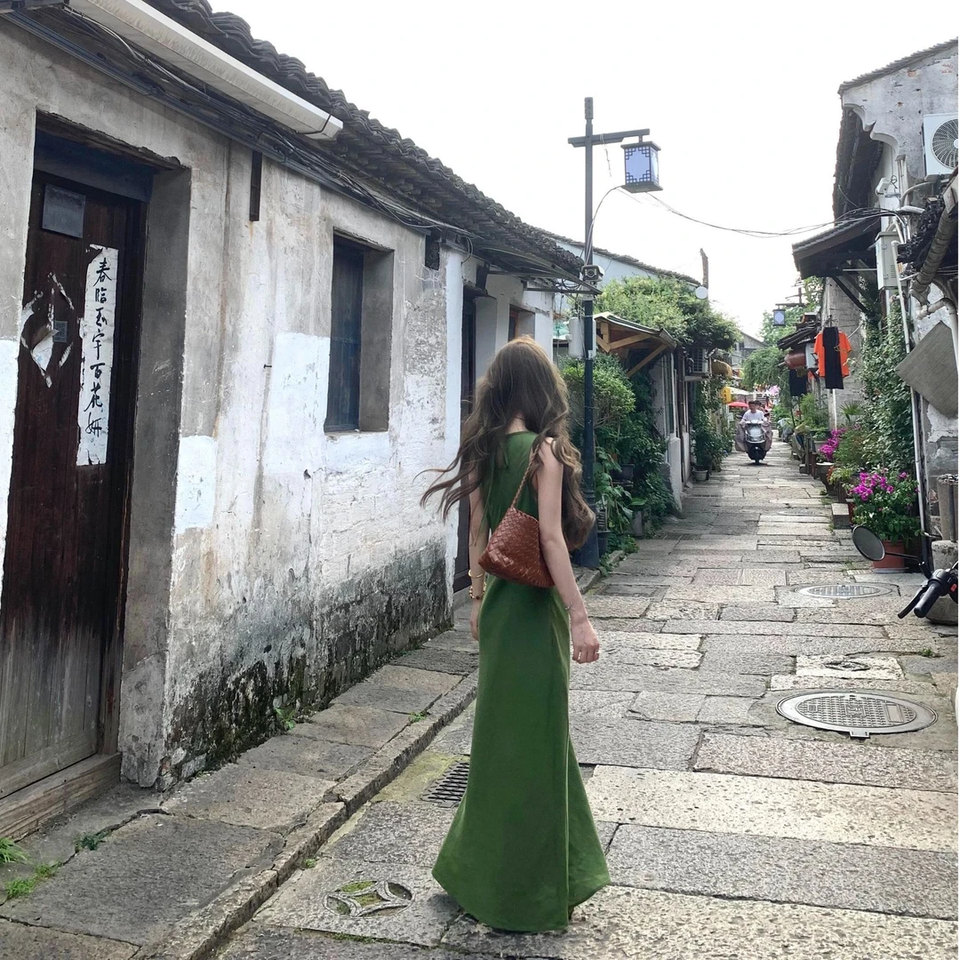 绿色连衣裙女2025初夏新款感气质超好看修身高个子无袖背心裙