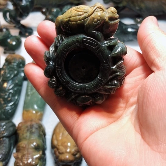 岫岩河磨玉（透闪石质玉）把件未镶嵌好***J
