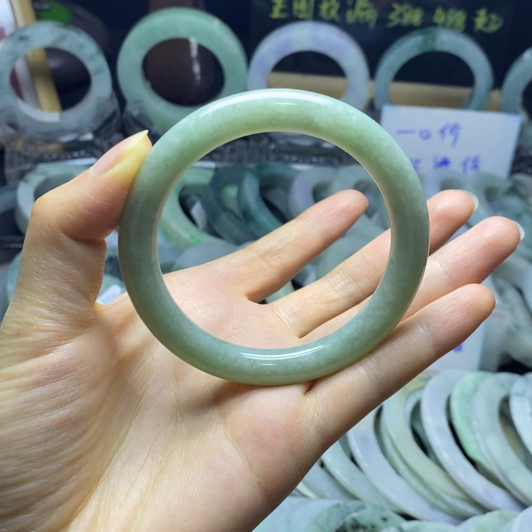 定制翡翠未镶嵌手镯