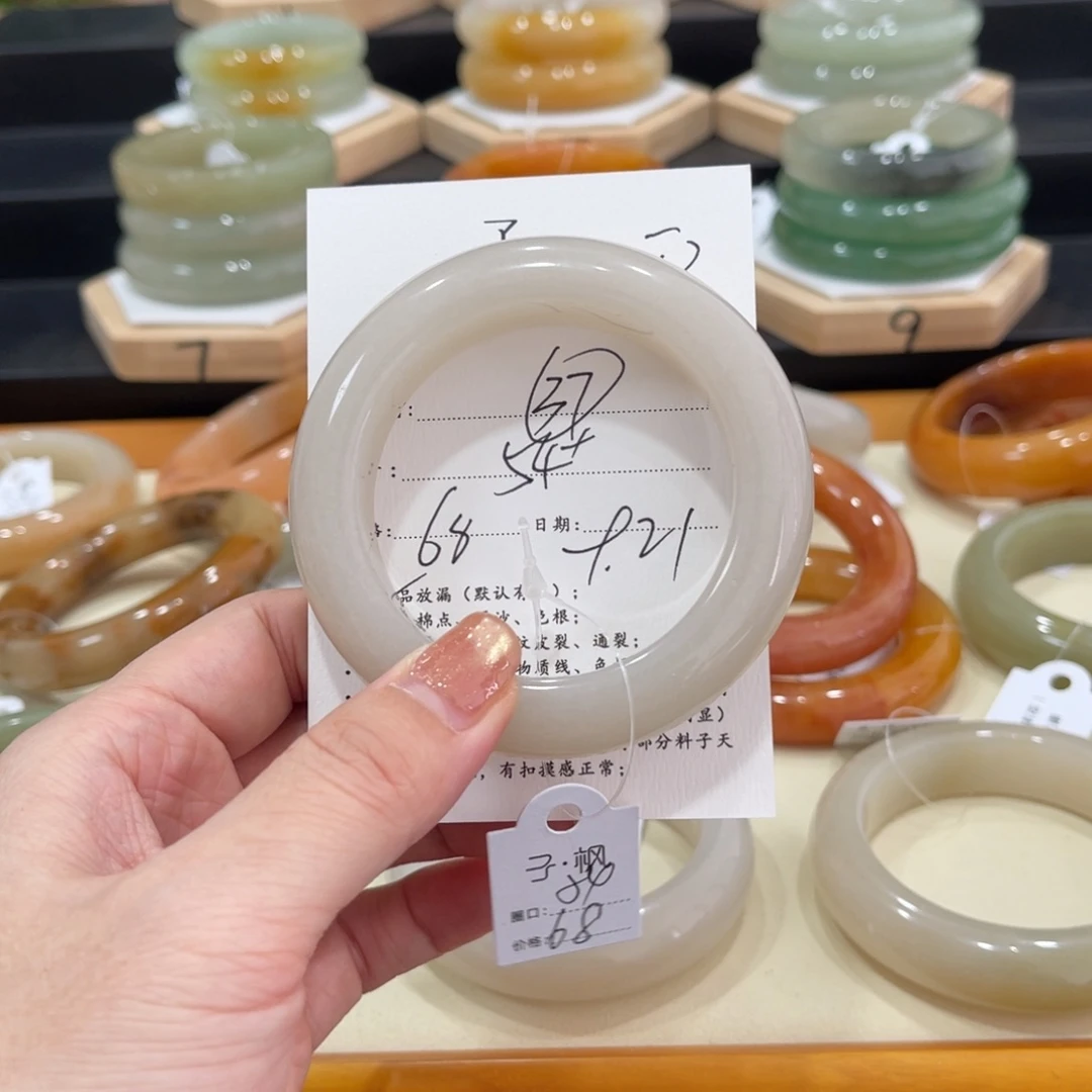 未镶嵌手镯石英质玉
