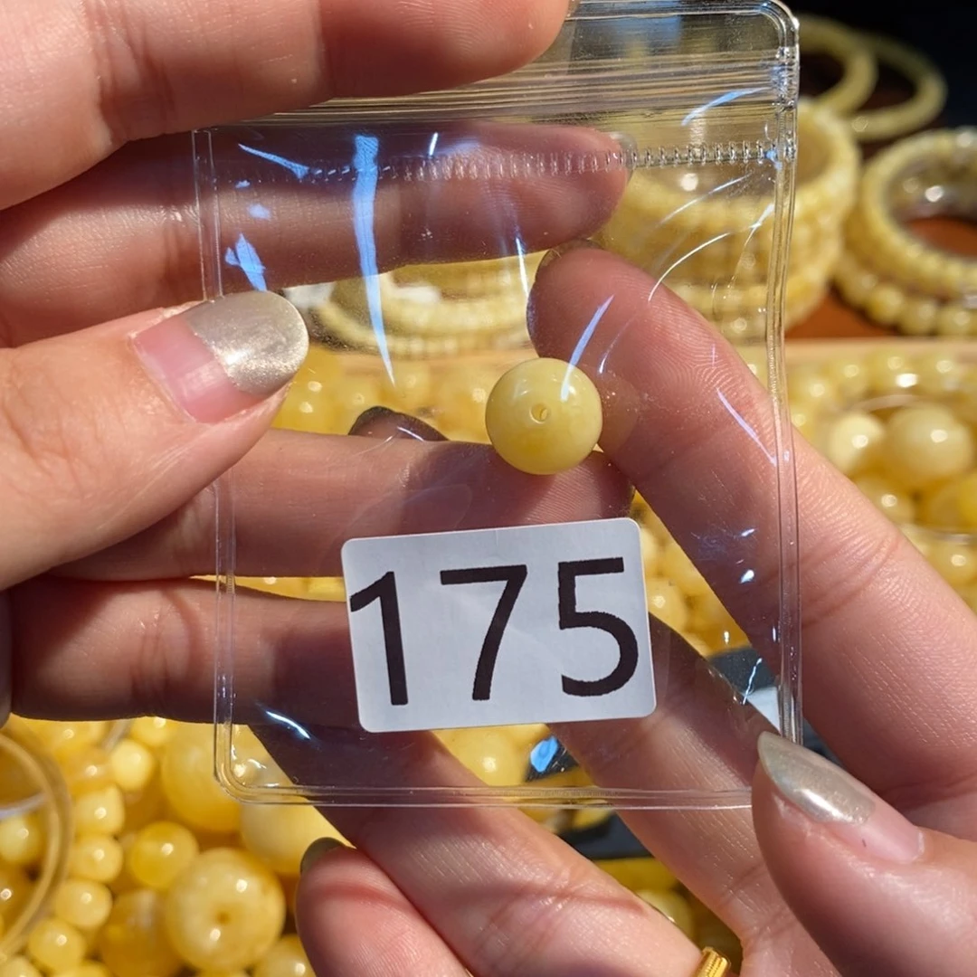 未镶嵌琥珀珠宝奇石175