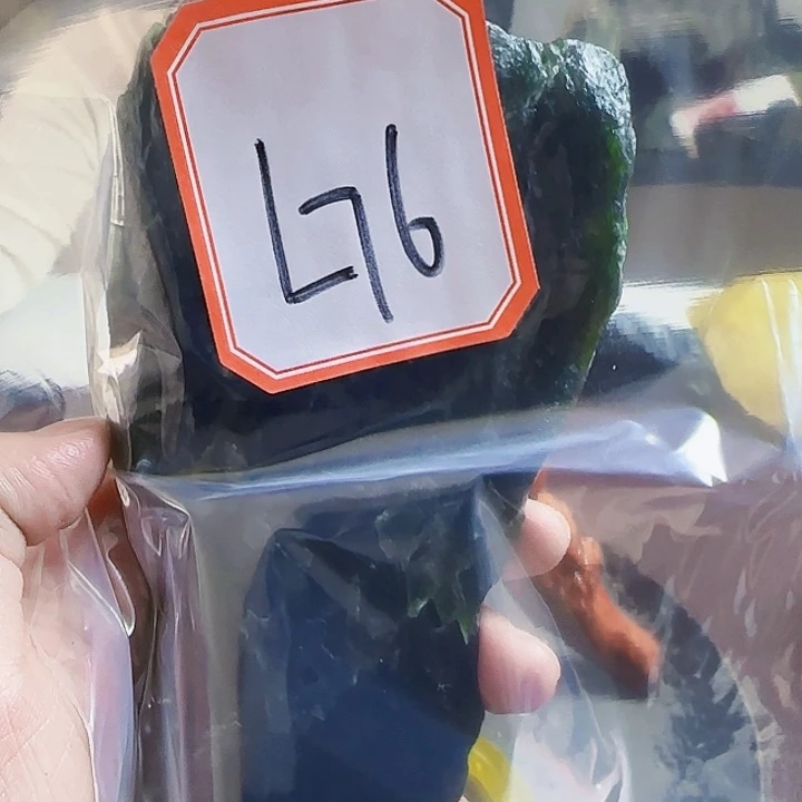 ****໑未镶嵌蛇纹石玉岫玉原石
