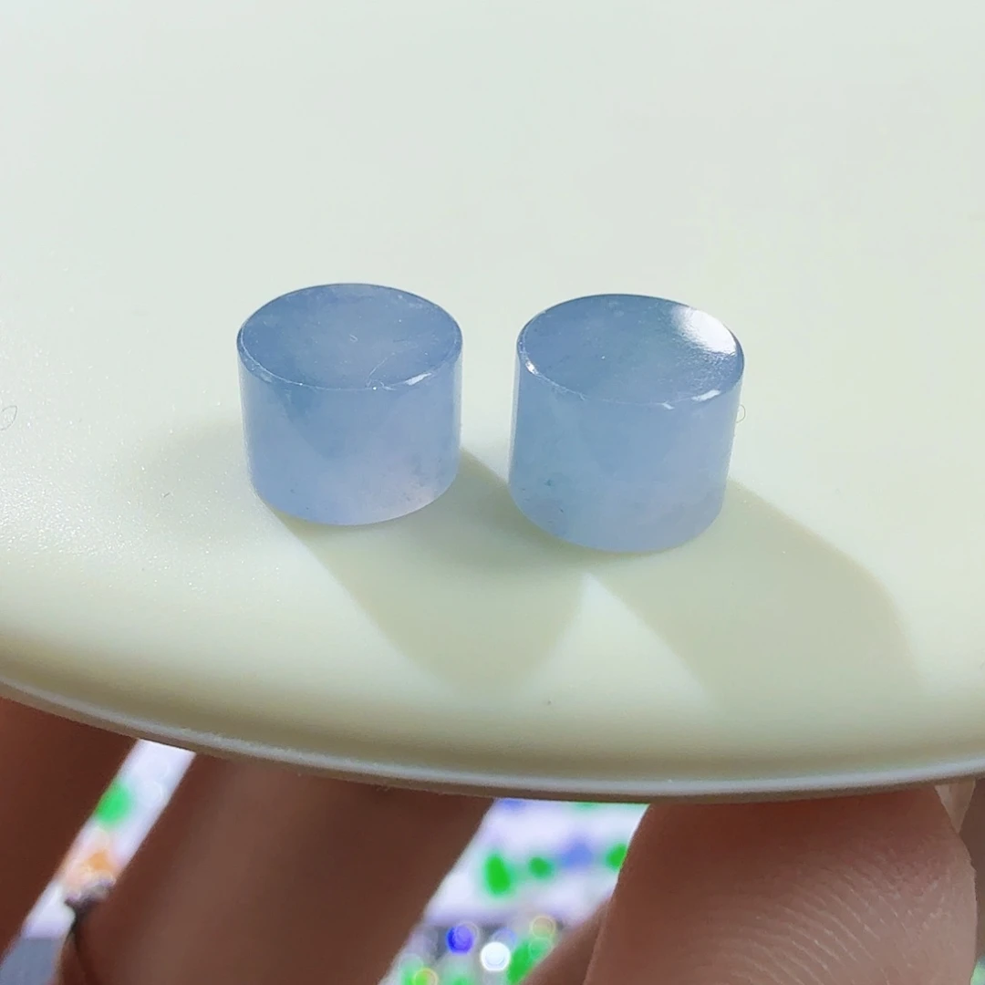 翡翠未镶嵌颈饰一对