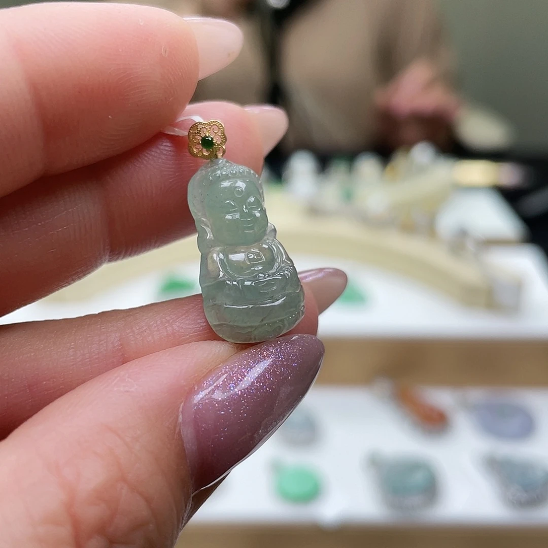 翡翠18K金镶嵌颈饰，