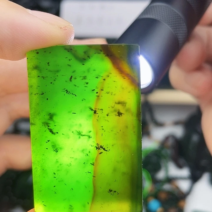 籽***芽未镶嵌蛇纹石玉颈饰泰山玉