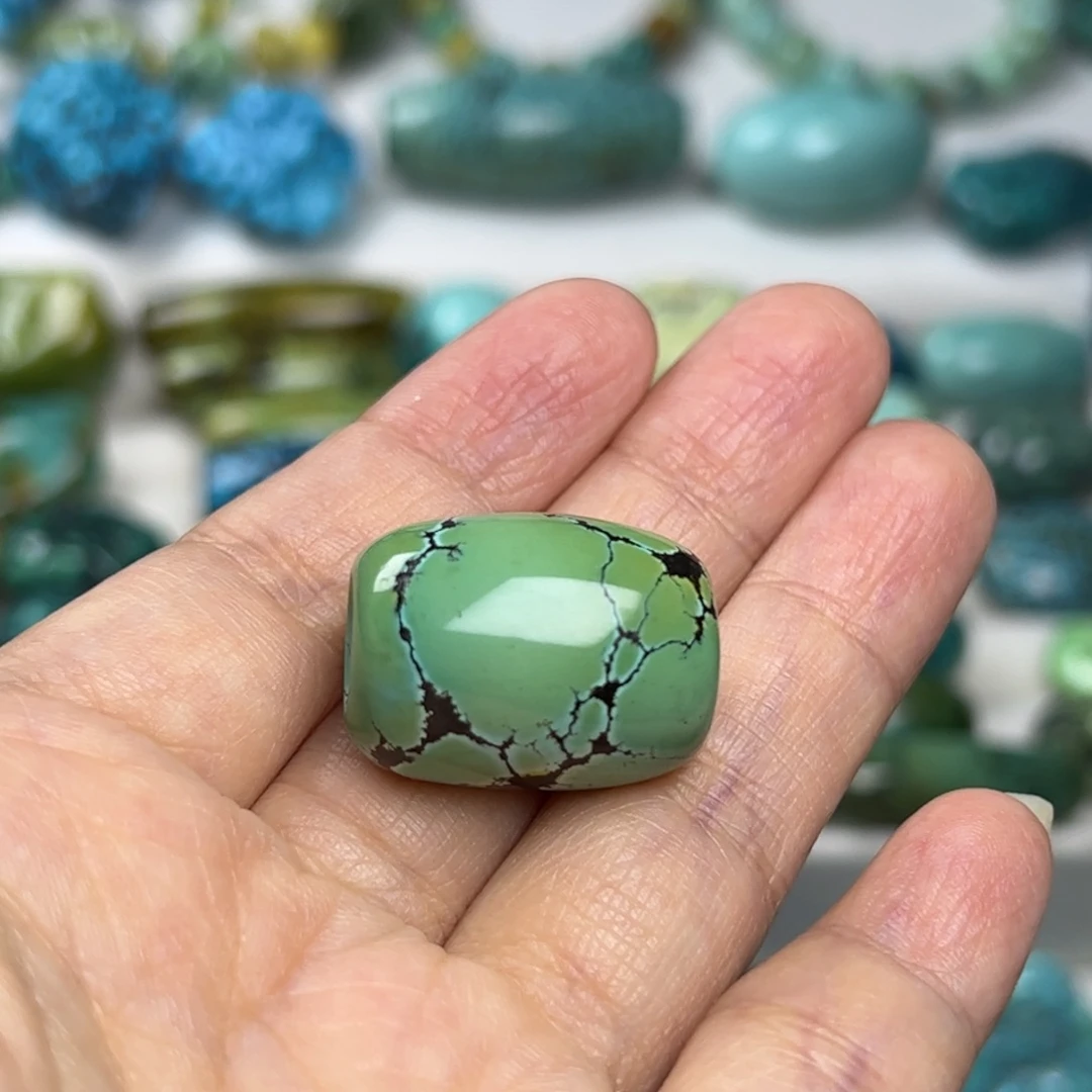 本***仔绿松石未镶嵌珠宝奇石