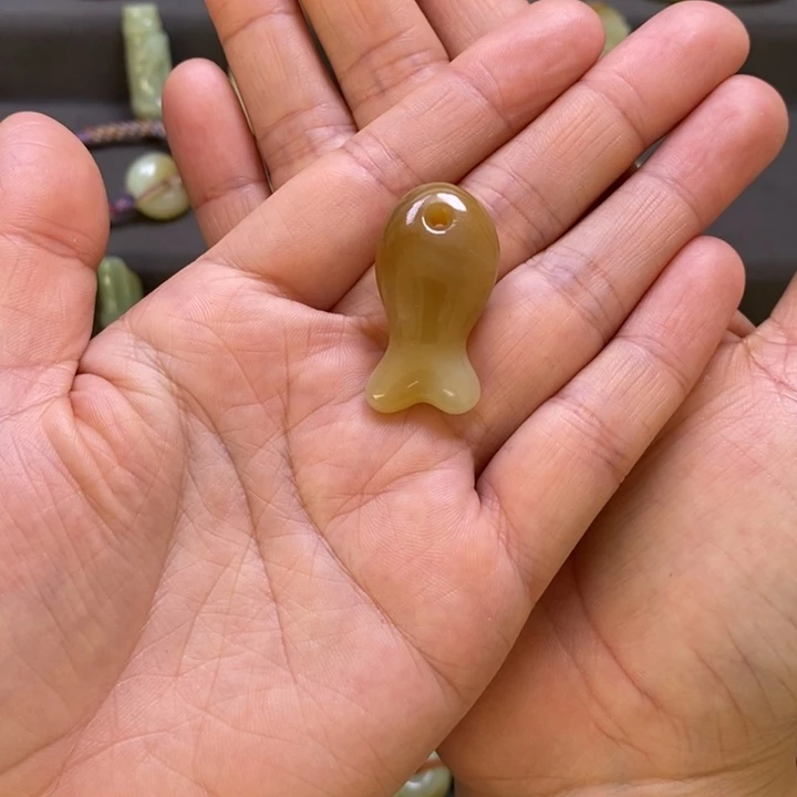 一***只和田玉未镶嵌颈饰