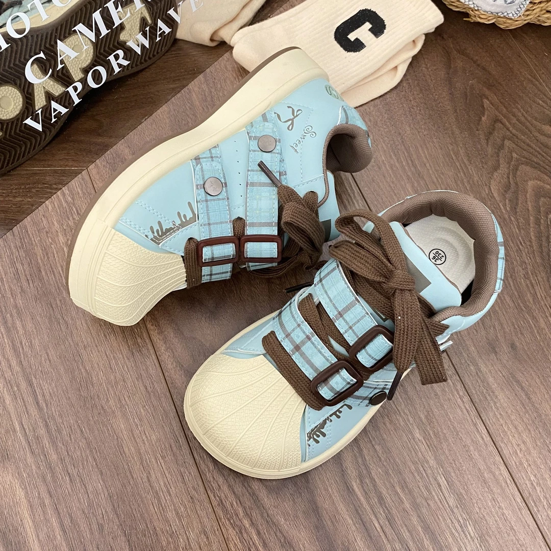 青色贝壳头小众德训鞋女2025秋季新款原创可爱宽头搭扣百搭阿甘鞋