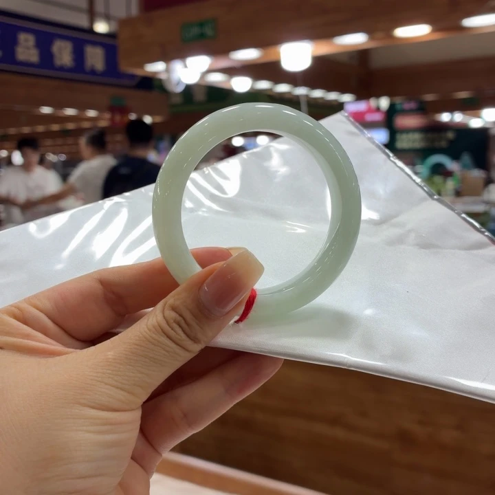 翡翠手镯未镶嵌手镯