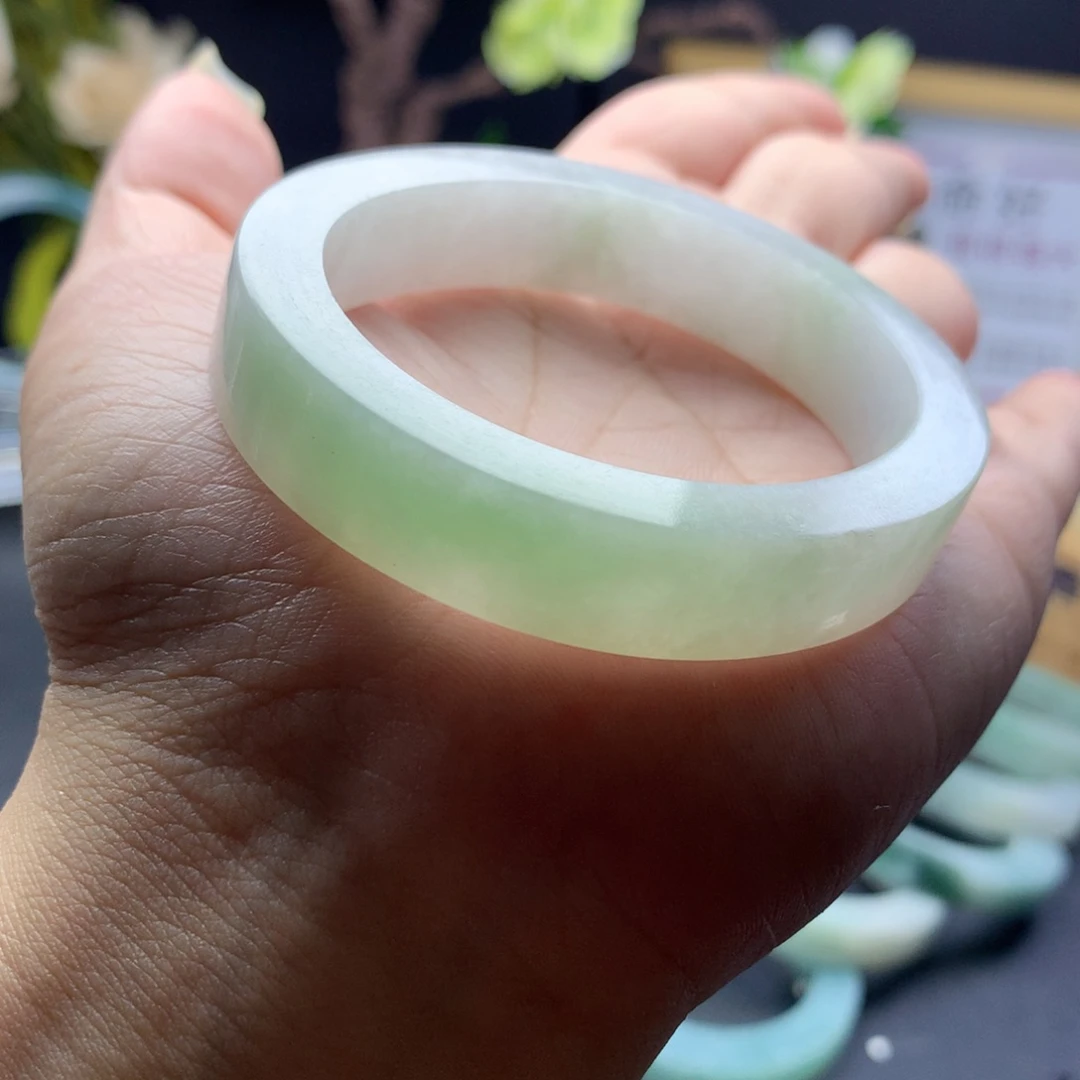 未镶嵌翡翠手镯定制翡翠54_55贵妃