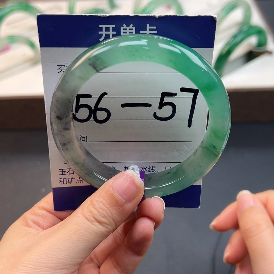 未镶嵌手镯石英质玉