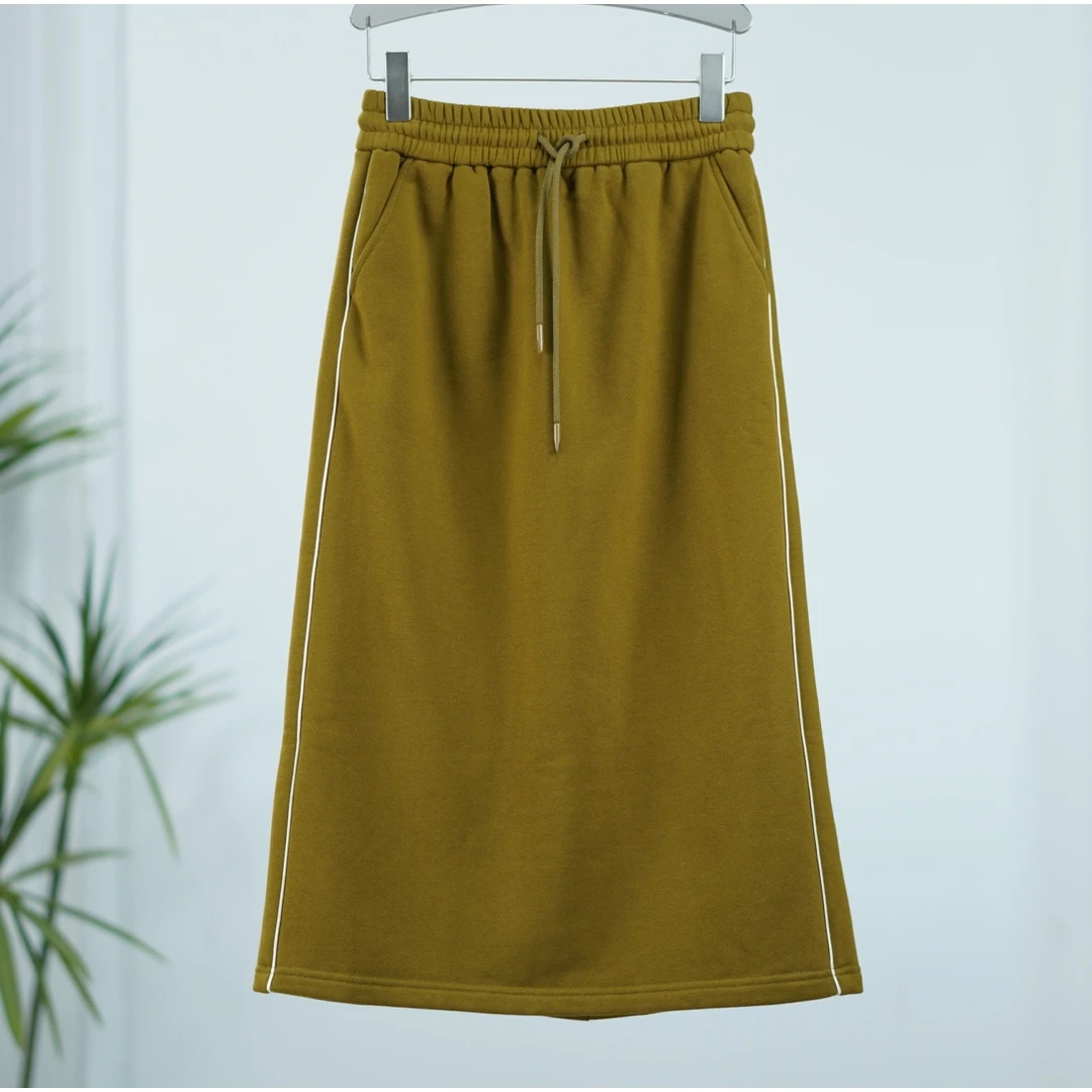 一路童行  谷系列  33  女装简约时尚加绒半身裙咖色224XBQ102