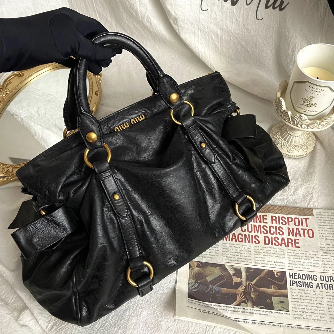 95新 MIU MIU/缪缪 XM/黑金油蜡皮褶皱蝴蝶结机车包/WJ09812527