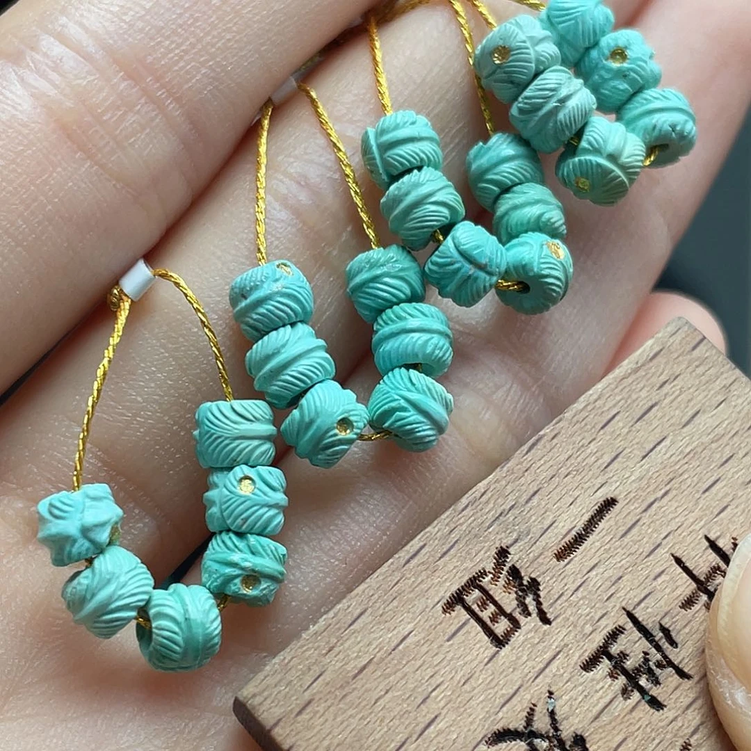 绿松石未镶嵌颈饰