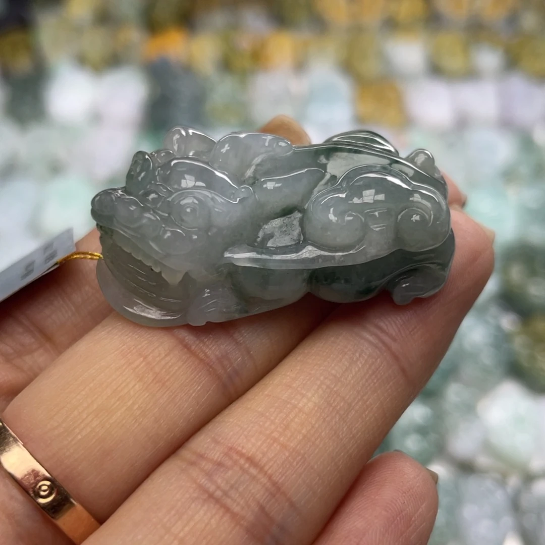 翡翠未镶嵌颈饰貔貅