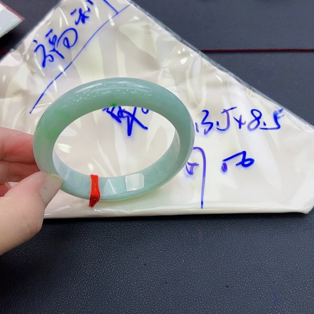 翡翠手镯未镶嵌手镯57.56