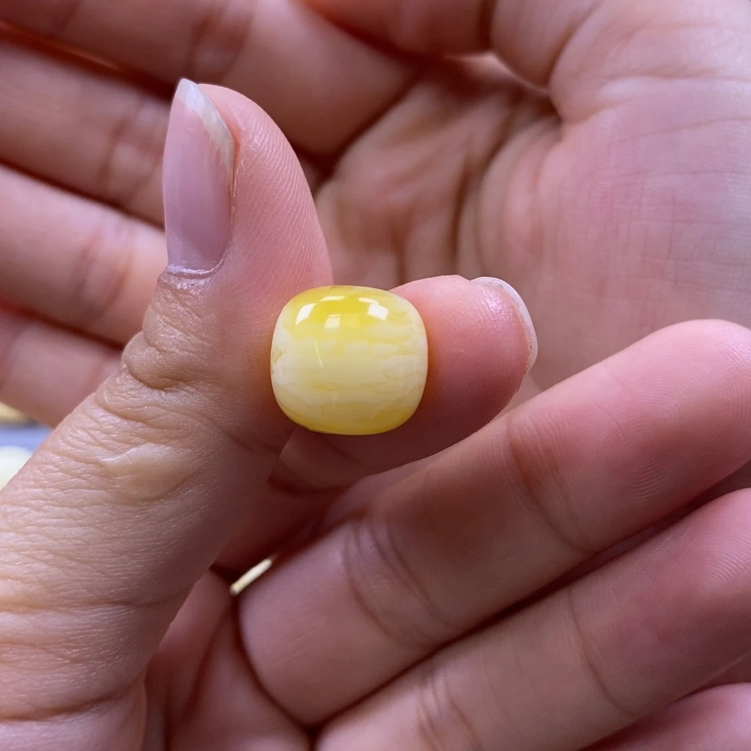 琥珀未镶嵌珠宝奇石13.1