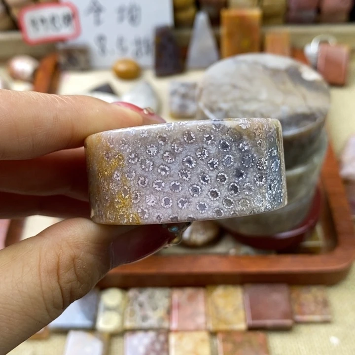 石英岩玉合金颈饰
