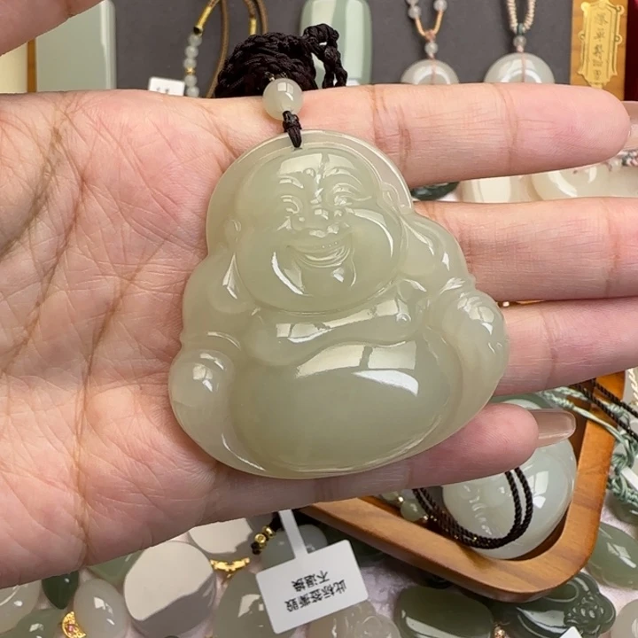 一***顺和田玉未镶嵌颈饰