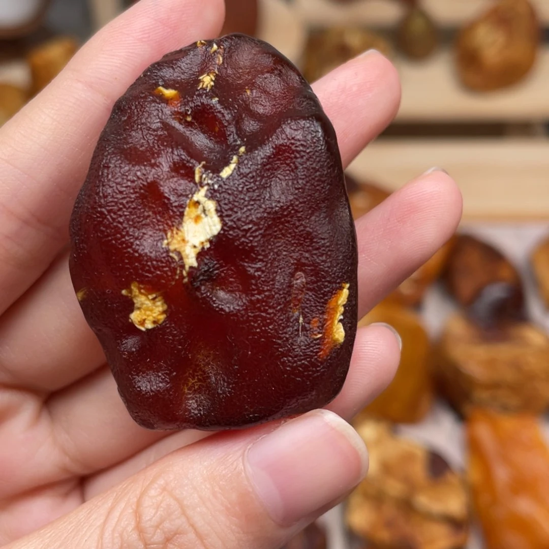 未镶嵌琥珀珠宝奇石