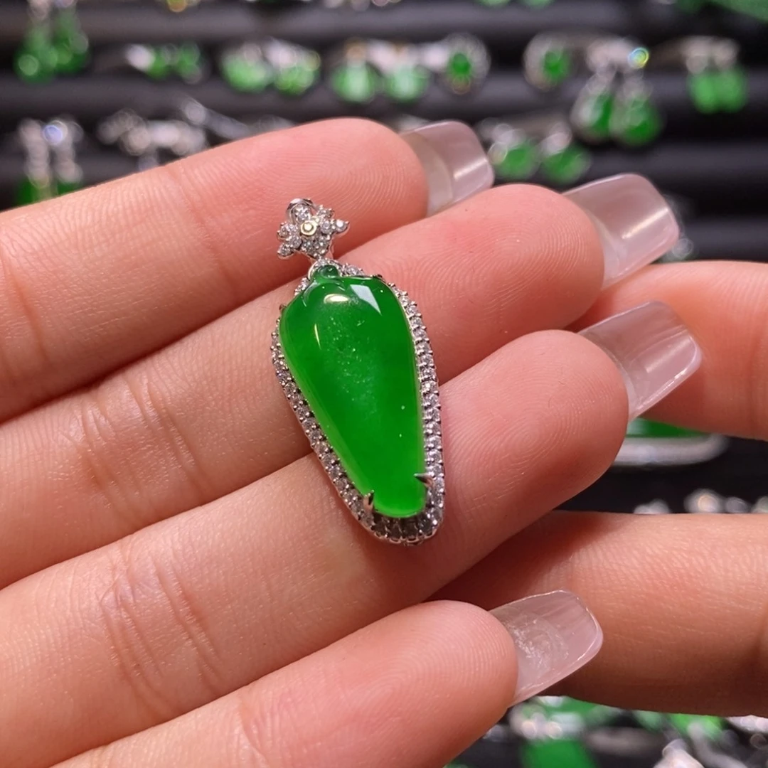 翡翠颈饰18K金镶嵌天然翡翠